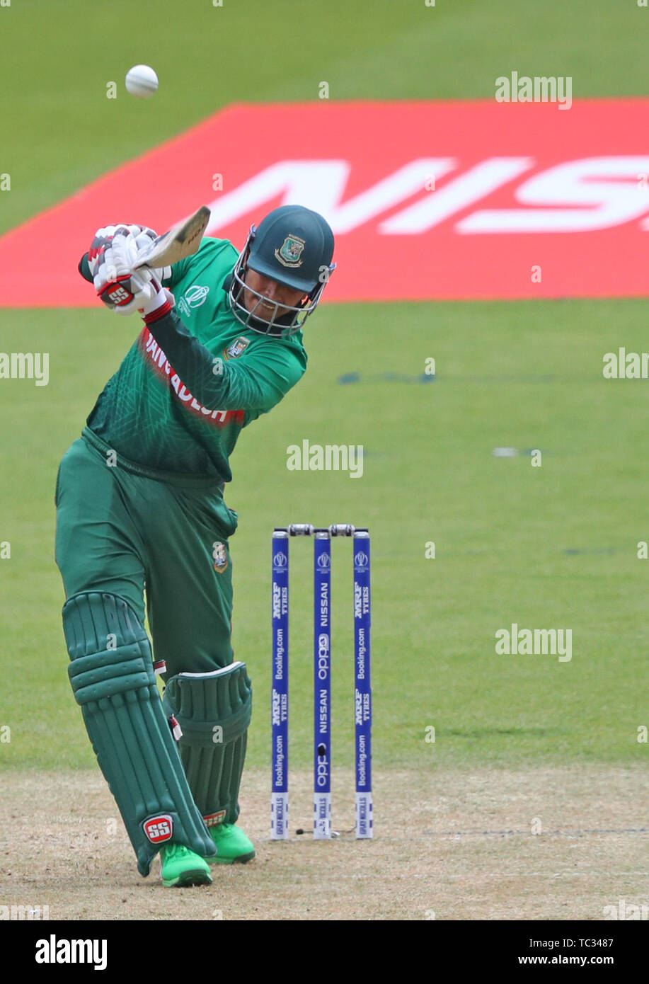 LONDON, ENGLAND. 05. JUNI 2019: Soumya Sarkar von Bangladesch spielt einen Schuß während der Bangladesh v Neuseeland, ICC Cricket World Cup match, am Kia Oval, London, England. Quelle: European Sports Fotografische Agentur/Alamy leben Nachrichten Stockfoto