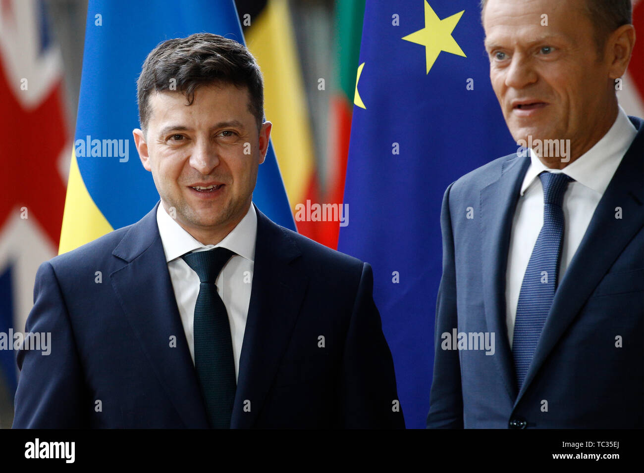 Brüssel, Belgien. 5. Juni 2019. Der Präsident der Ukraine Volodymyr Zelensky wird von der Präsident des Europäischen Rates Donald Tusk vor Ihrer Sitzung begrüßte. Credit: ALEXANDROS MICHAILIDIS/Alamy leben Nachrichten Stockfoto