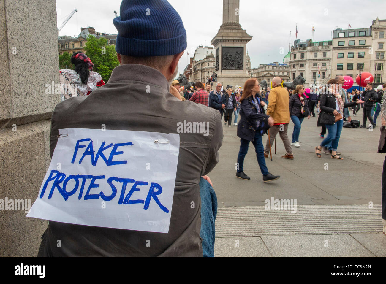 Ein 'Fake Demonstrant' am Trafalgar Square an einer Demonstration gegen den Staatsbesuch des Donald Trump Stockfoto
