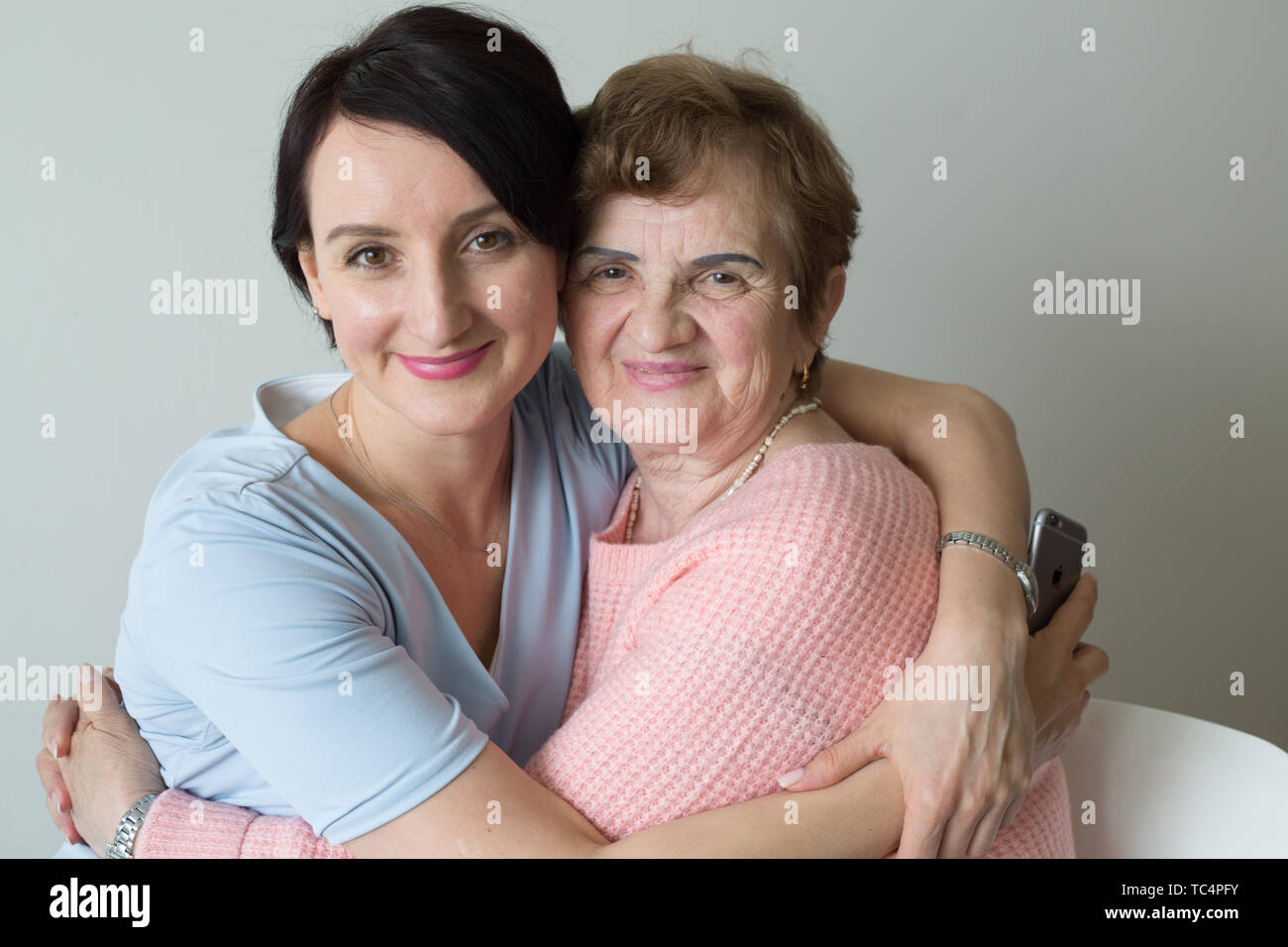 Kind mit erwachsenen -Fotos und -Bildmaterial in hoher Auflösung – Alamy