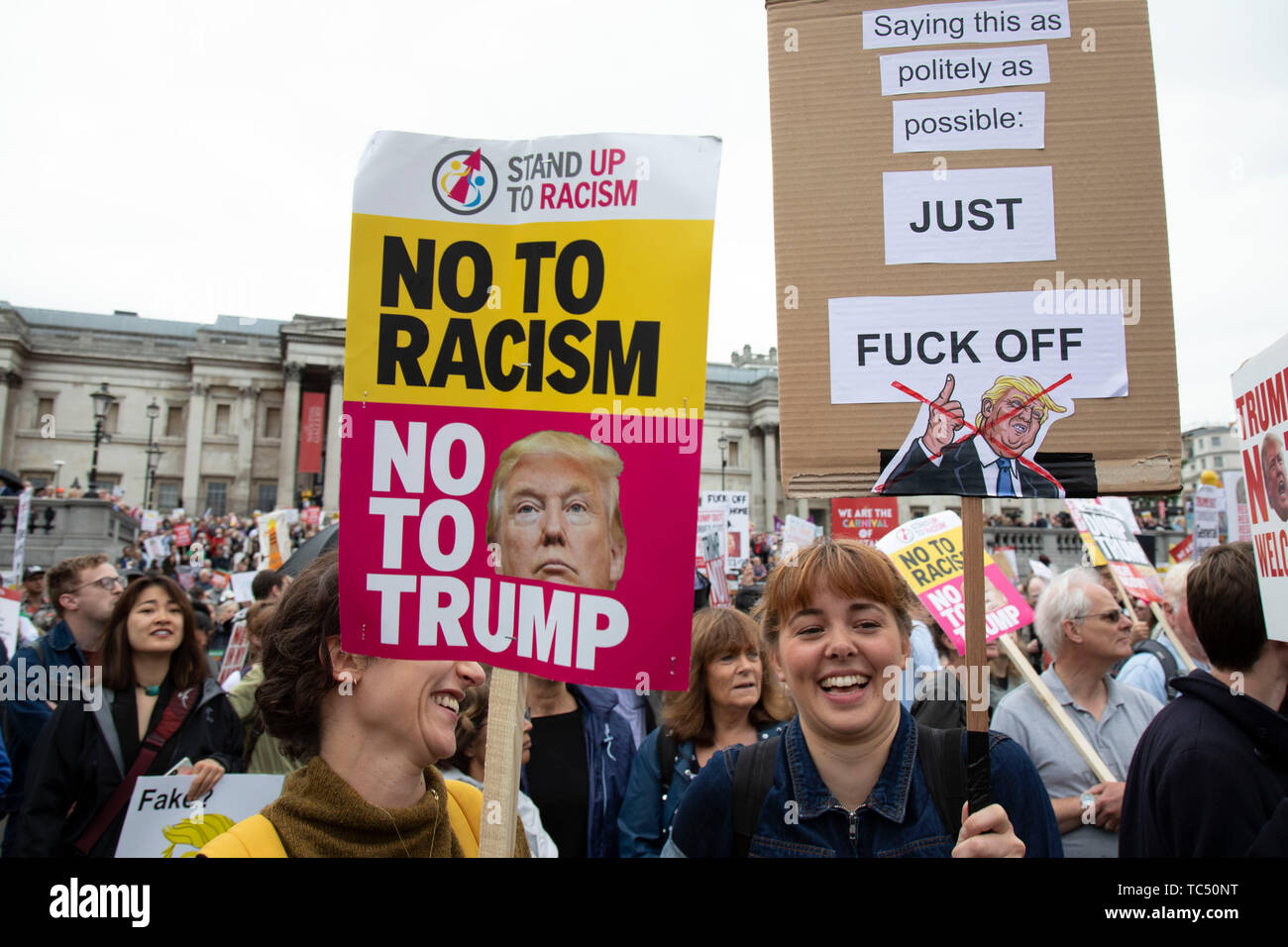 Proteste gegen den Staatsbesuch von US-Präsident Donald Trump am 4. Juni 2019 in London, Vereinigtes Königreich. Veranstalter Gemeinsam gegen Trump, ist eine Zusammenarbeit zwischen dem Anschlag Trump Koalition und bis zu Trumpf stehen, haben einen Karneval der Widerstand organisiert, eine nationale Demonstration gegen Präsident des Trump Politik und Politik bei seinem offiziellen Besuch zu protestieren. Stockfoto