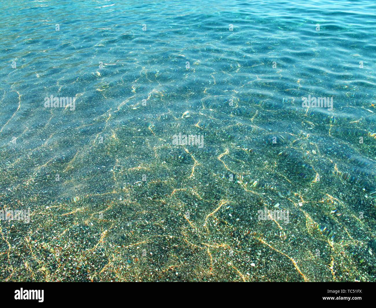 Transparente sauberes Meer Wasser Hintergrund Stockfoto