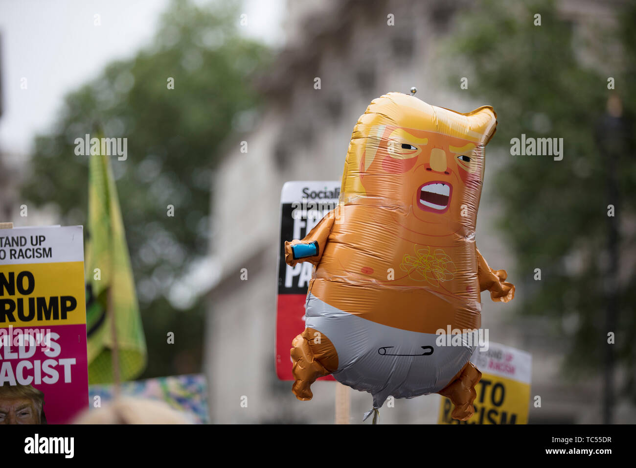 LONDON, Großbritannien - 4 Juni, 2019: Baby Donald Trump Heliumballons während ein Anti Trump Rallye in Central London Stockfoto
