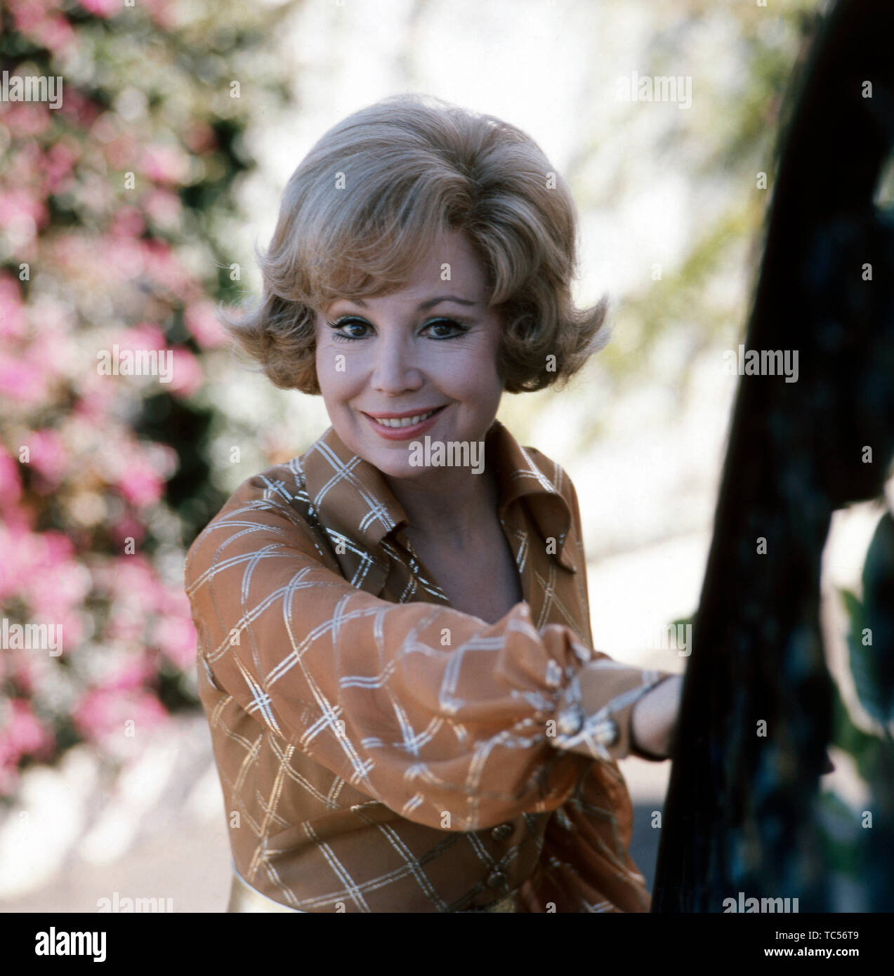 Au?enportrat der deutschen Opernsangerin Anneliese Rothenberger, 1970er ...