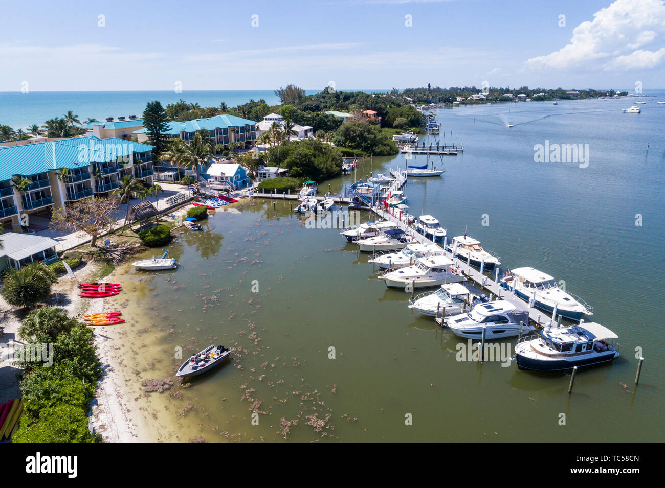 Captiva Island Florida, Pine Island Sound Golf von Mexiko Roosevelt Channel, 'Tween Waters Island Resort & Spa, Hotel, Marina Pier Boote Yachten, Luftaufnahme über Stockfoto