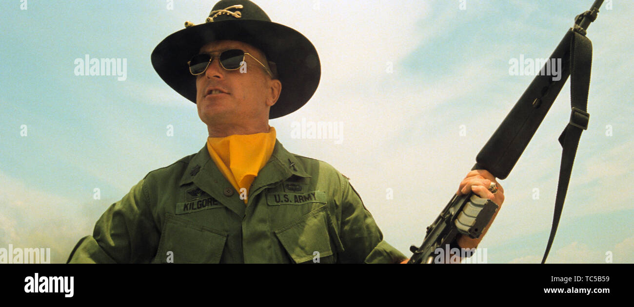 Apocalypse Now ist ein 1979 amerikanische Epischen Krieg Film über den Vietnamkrieg, Regie, produziert und Co - von Francis Ford Coppola geschrieben. Es Sterne Marlon Brando, Robert Duvall, Martin Sheen, Frederic Forrest, Albert Hall, Sam Bottoms, Laurence Fishburne und Dennis Hopper. Das Drehbuch, Co - geschrieben von Coppola und John Milius und Erzählung geschrieben von Michael Herr, war lose auf der 1899 novella Herz der Finsternis von Joseph Conrad. Dieses Foto ist nur für den redaktionellen Gebrauch bestimmt und unterliegen dem Copyright der Film Company und/oder der Fotograf durch den Film oder die Produktion Firma zugewiesen und kann es nur sein, Stockfoto