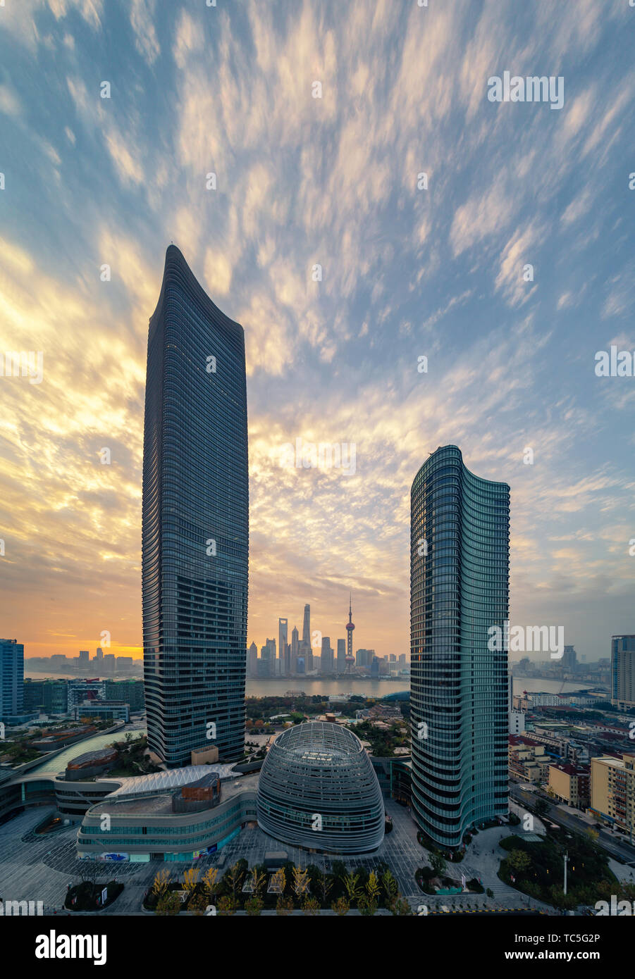 In den frühen Morgenstunden Magnolia Square, dem Wind und Wolken wechseln, glow 10 tausend Möglichkeiten. Stockfoto