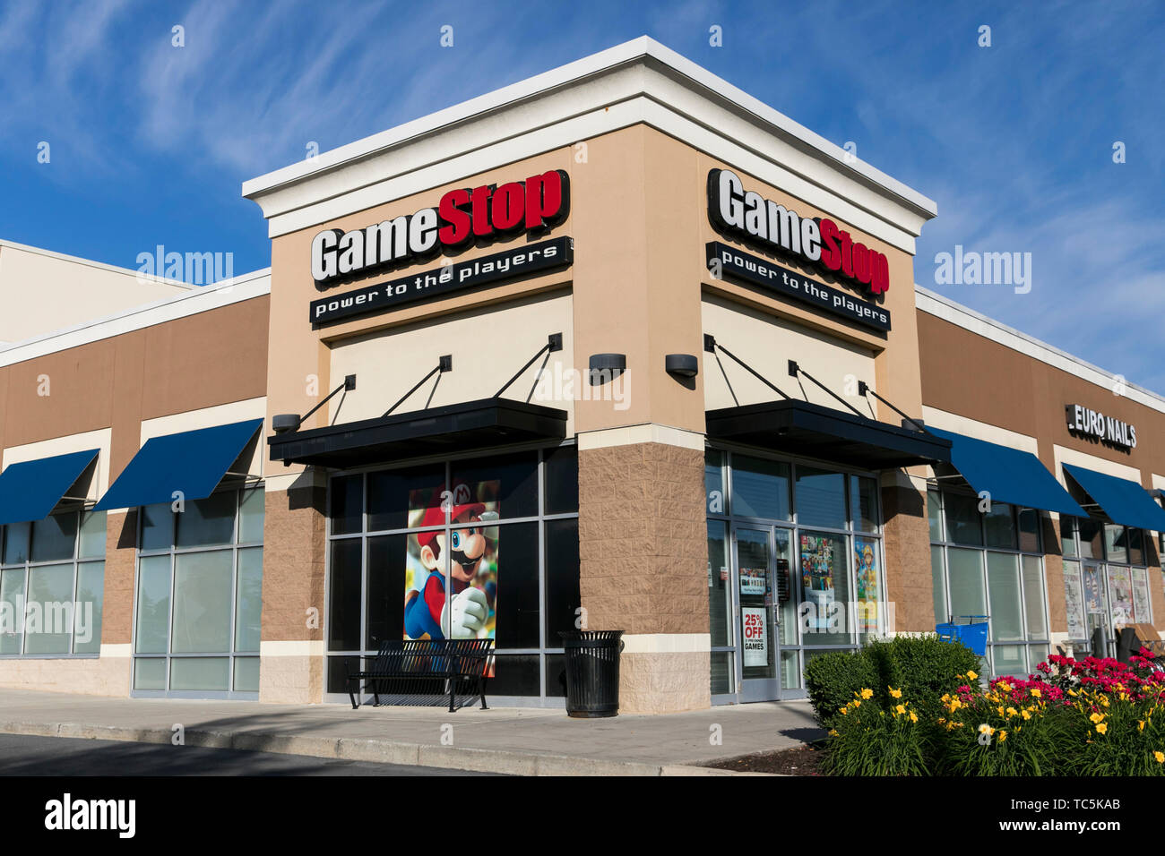 Ein logo Zeichen außerhalb einer GameStop Store in Martinsburg, West Virginia am 4. Juni 2019. Stockfoto