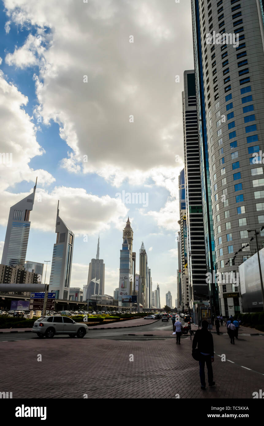 Blick auf Moderne Türme von World Trade Center metro station Dubai vereinigte Arabische Emirate Stockfoto