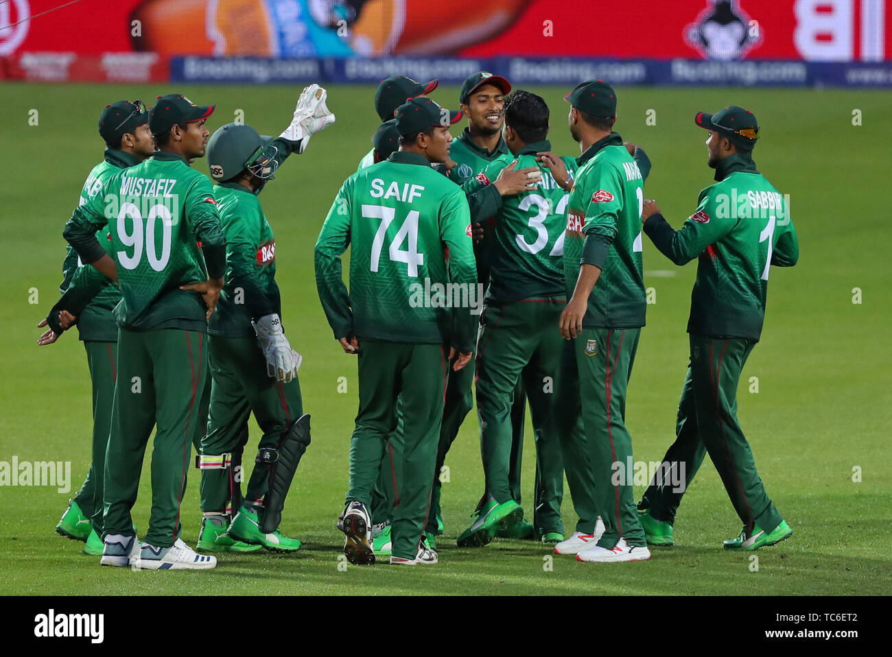 LONDON, ENGLAND. 05. JUNI 2019: Mosaddek Hossain von Bangladesch feiert die wicket von James Neesham von Neuseeland während der Bangladesh v Neuseeland, ICC Cricket World Cup match, am Kia Oval, London, England. Quelle: European Sports Fotografische Agentur/Alamy leben Nachrichten Stockfoto