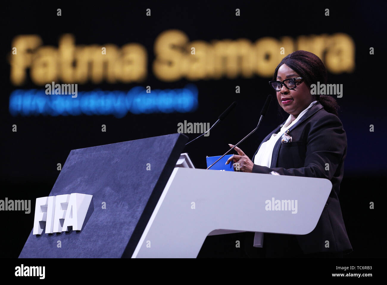 Paris. 6. Juni, 2019. FIFA-Generalsekretär Fatma Samoura liefert eine Rede während der FIFA Frauen Fußball-Convention in Paris am 6. Juni 2019. Credit: Gao Jing/Xinhua/Alamy leben Nachrichten Stockfoto