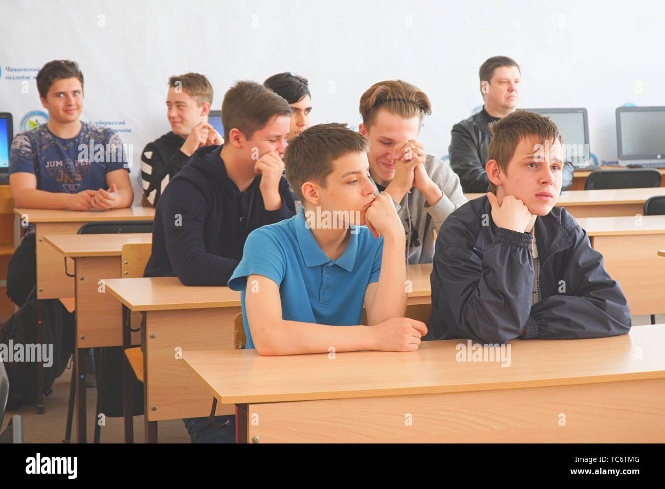 Schuler Im Klassenzimmer Stockfotografie Alamy
