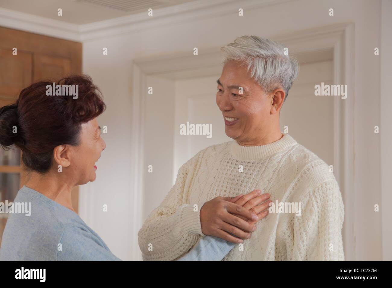 Gerne älteres Paar, chinesisch Ethnizität Stockfoto