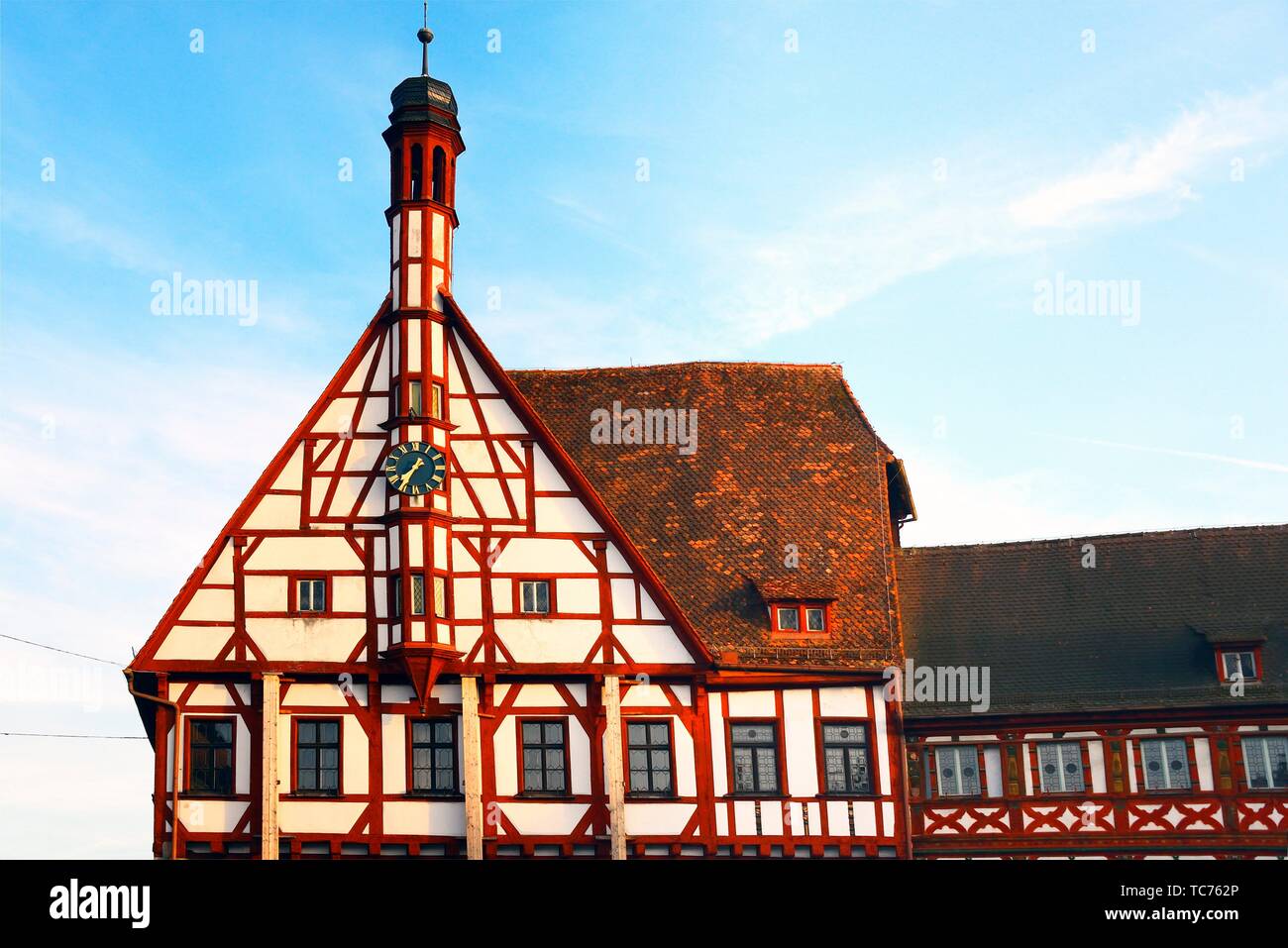 Gebäude des Rathauses, close-up der Turmuhr, Rathausplatz - Rathausplatz, Forchheim, Fränkische Schweiz, Oberfranken, Franken, Stockfoto
