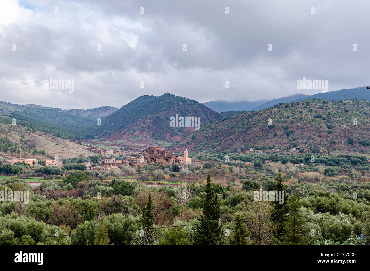 Panoramablick von imlil Tal und einem Berberdorf im Hohen Atlas Mountains in der Nähe von Marrakesch Marokko Afrika Stockfoto