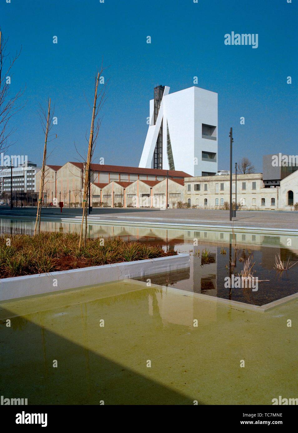 Italien, Lombardei, Mailand, Piazza Adriano Olivetti Square, Fondazione  Prada Foundation, Detail Turm von Rem Koolhaas Architekt Stockfotografie -  Alamy
