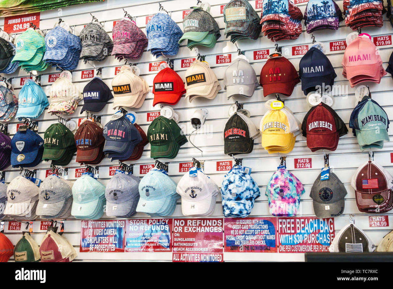 Miami Beach Florida, Lincoln Road, Geschäft, innen, Hüte Kappen, Display-Verkauf, Shopping Shopper Shopper Shop Geschäfte Markt Märkte Markt Kauf s Stockfoto