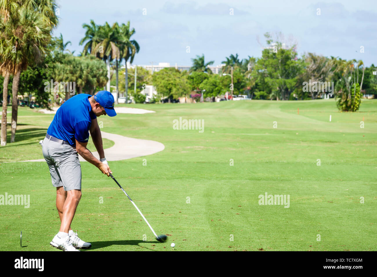 Miami Beach, Florida, Normandy Shores, öffentlicher Golfclub, Erwachsene Erwachsene Männer Männer, Golfer, Abschlag vom schwingenden Clubspiel, Besucher reisen auf Reisen Stockfoto