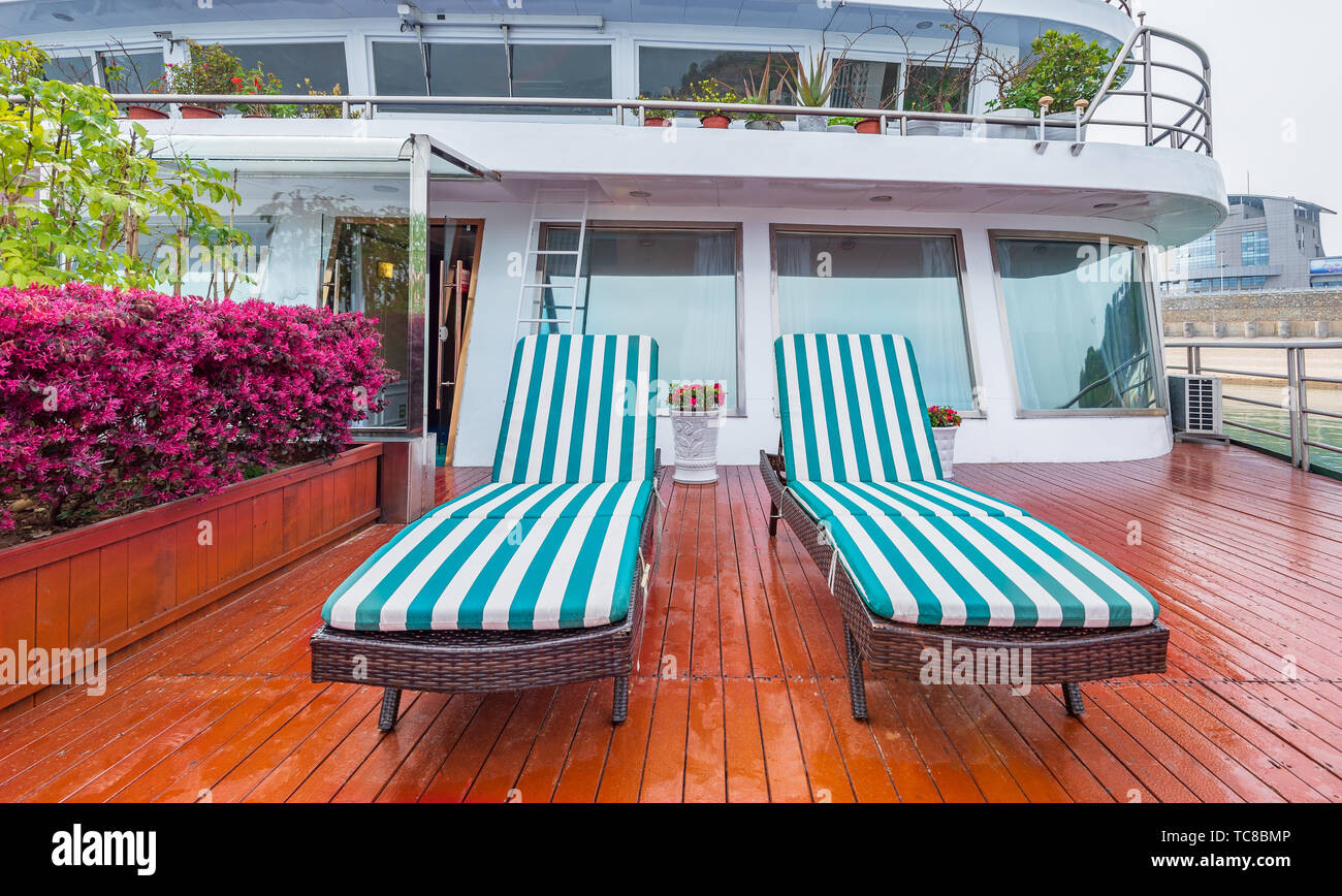 Casual recliner auf Kreuzfahrt Deck Stockfoto