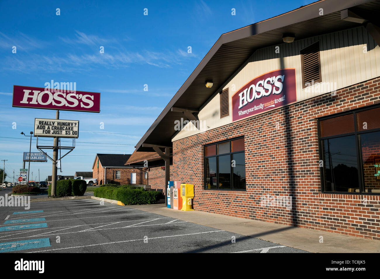 Ein logo Zeichen außerhalb des Hoss Familie Steak und Meer Restaurant Lage in Martinsburg, West Virginia am 4. Juni 2019. Stockfoto
