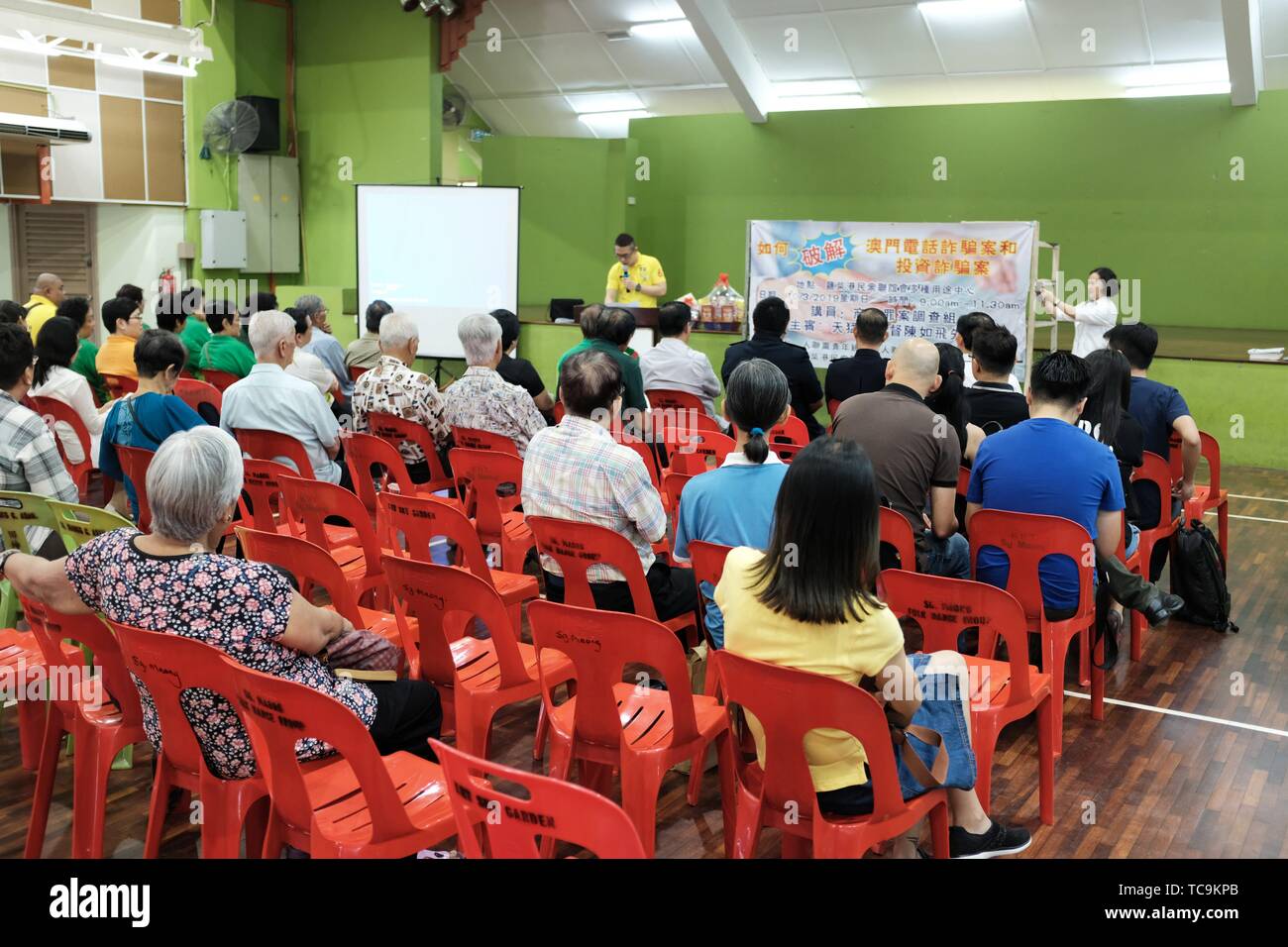 Sprechen über kommerzielle Betrügereien und Verbrechen gemeinsam von Support Central Youth"-SUPPORT Batu Lintang Zweig, Sungai Maong Gemeinschaft organisiert, Stockfoto