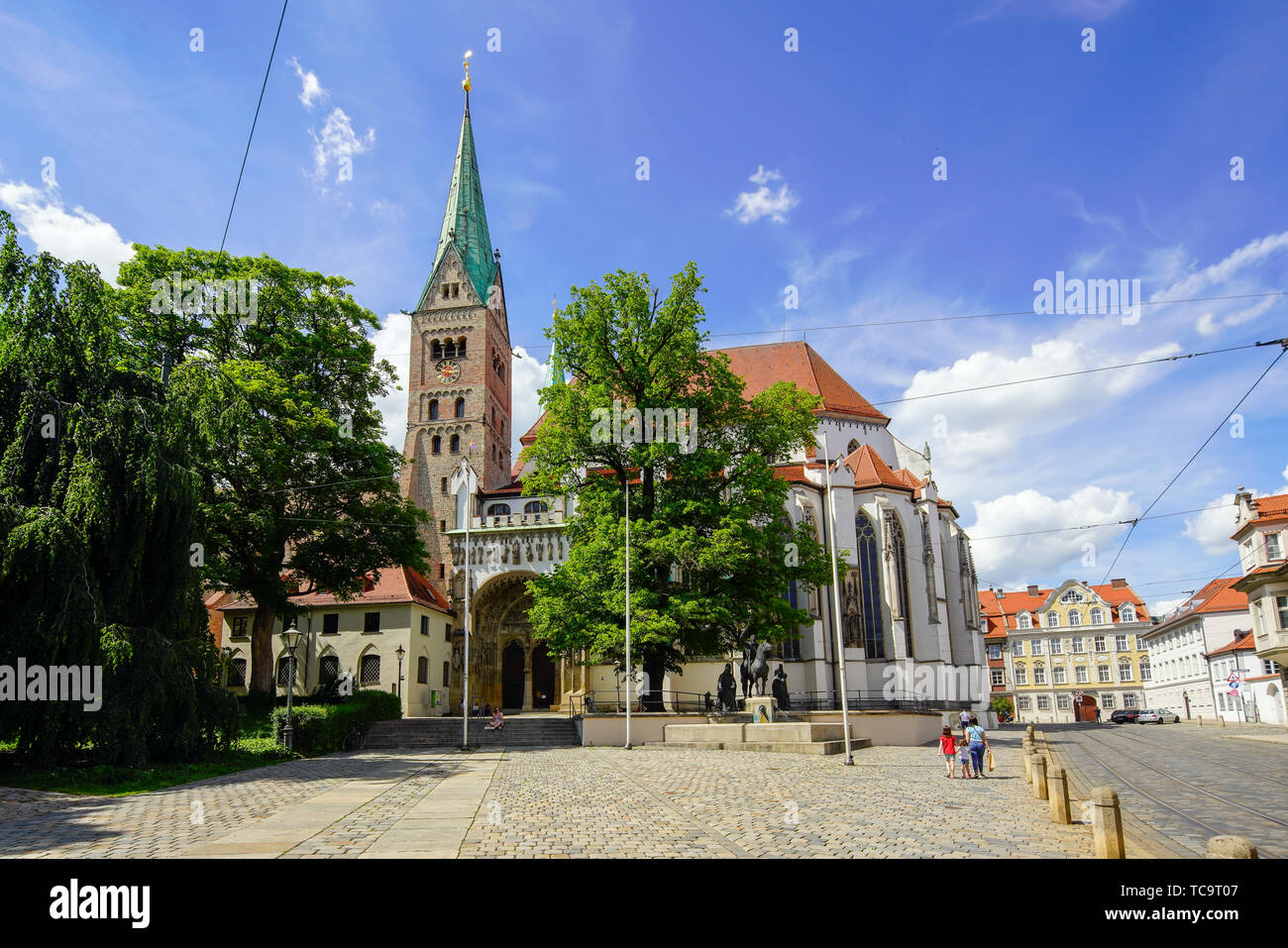 Blick auf die St. Mary's Cathedral in Augsburg, Schwaben, Schwaben, Bayern, Bayern, Deutschland. Bayern ist einer der ältesten Städte Deutschlands. Stockfoto