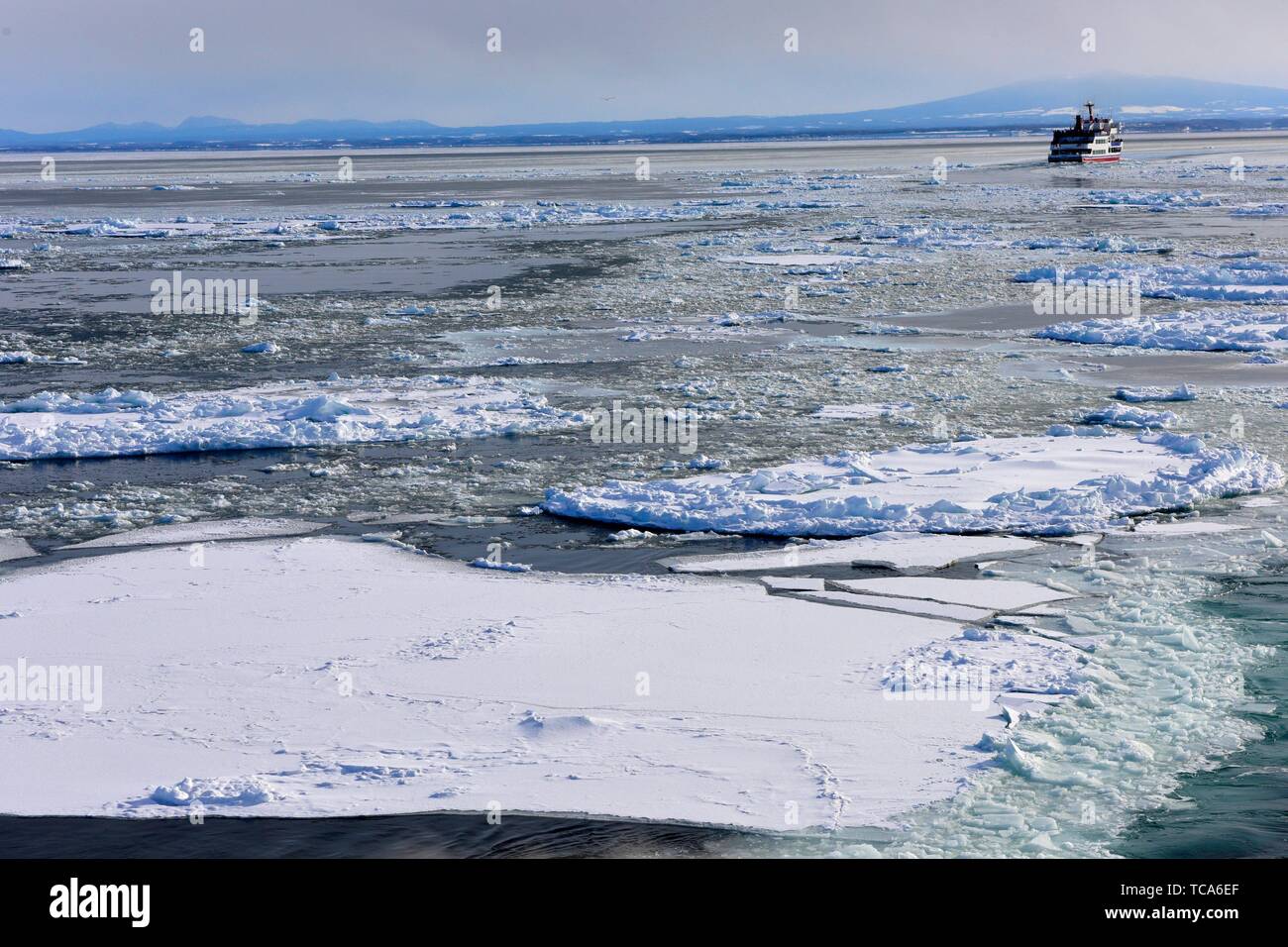 Gefrorene Meer und Sehenswürdigkeiten icebreaker, Aurora Schiff, Abashiri, Hokkaido, Japan, Asien. Stockfoto