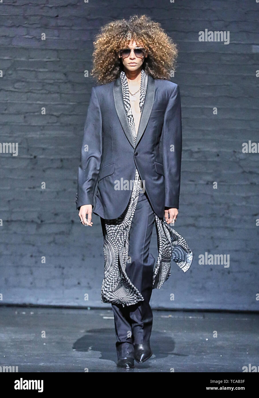 Ozwald Boateng Landebahn am Weltberühmten Apollo Theater in Harlem New York Mit: Ozwald Boateng Landebahn zeigen, Wo: New York, New York, United States Wenn: 06. Mai 2019 Credit: Jeff Grossman/WENN.com Stockfoto
