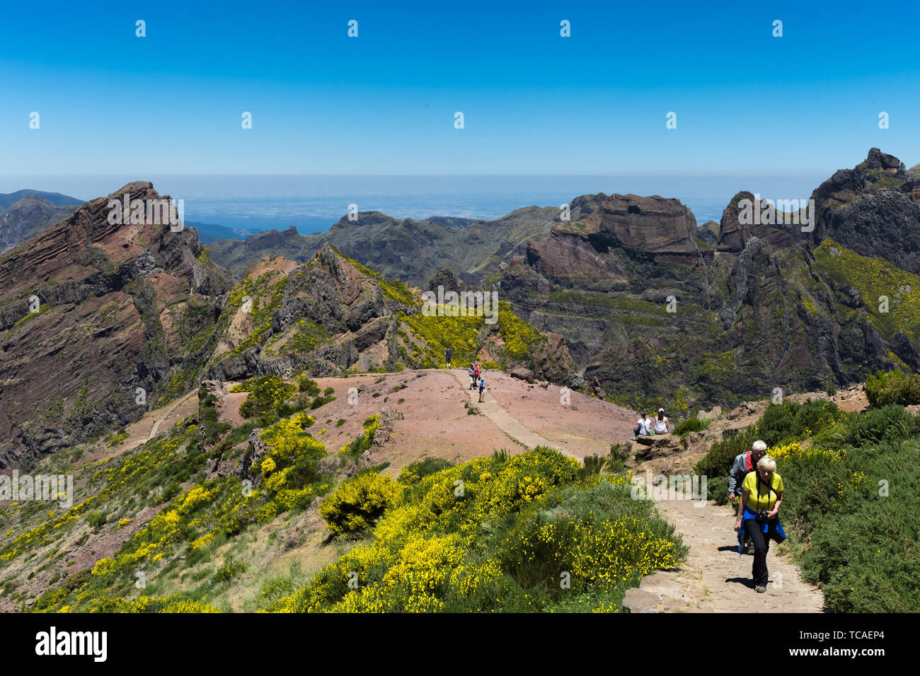 Der Beginn der PR 1 von "Pico do Areeiro" Pfad zu "Pico Ruivo", auf der Insel Madeira, Portugal, Mai 2019. Stockfoto