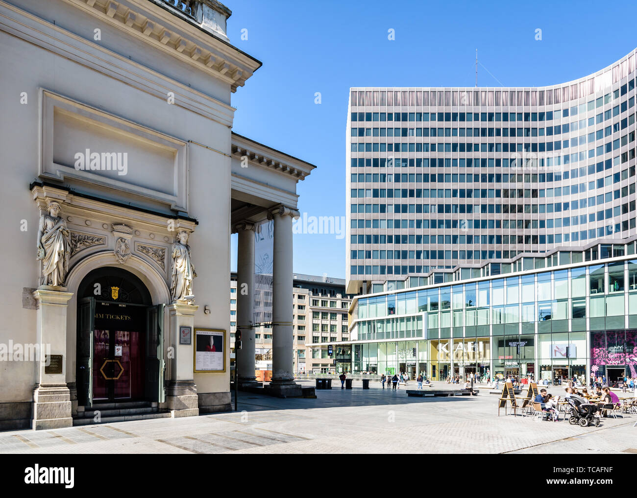 Die Centre Monnaie, gegenüber dem Königlichen Theater der Münzstätte in Brüssel, Belgien, ein Einkaufszentrum und das administrative Zentrum der Stadt. Stockfoto
