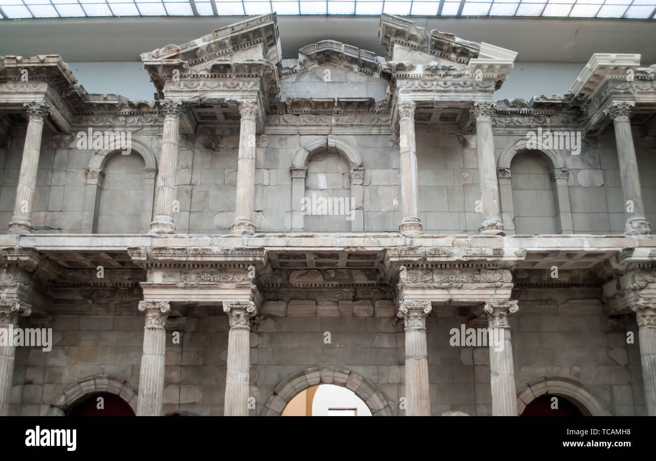 Berlin, Deutschland April 7, 2019: Markttor von Milet,, Fassade, Ausstellung im Pergamonmuseum in Berlin. Stockfoto
