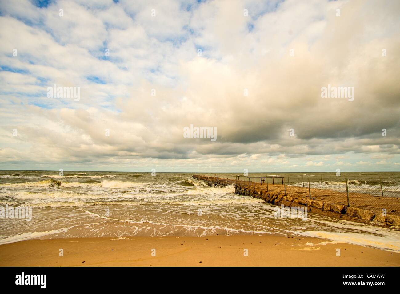 Einsamer Strand an der Ostsee. Stockfoto
