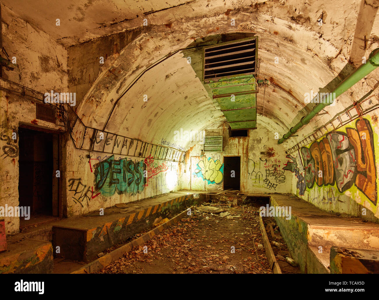 Hangar in einem ehemaligen Flugabwehrrakete base auf devinska Kobyla in der Nähe von Bratislava, Slowakei Stockfoto