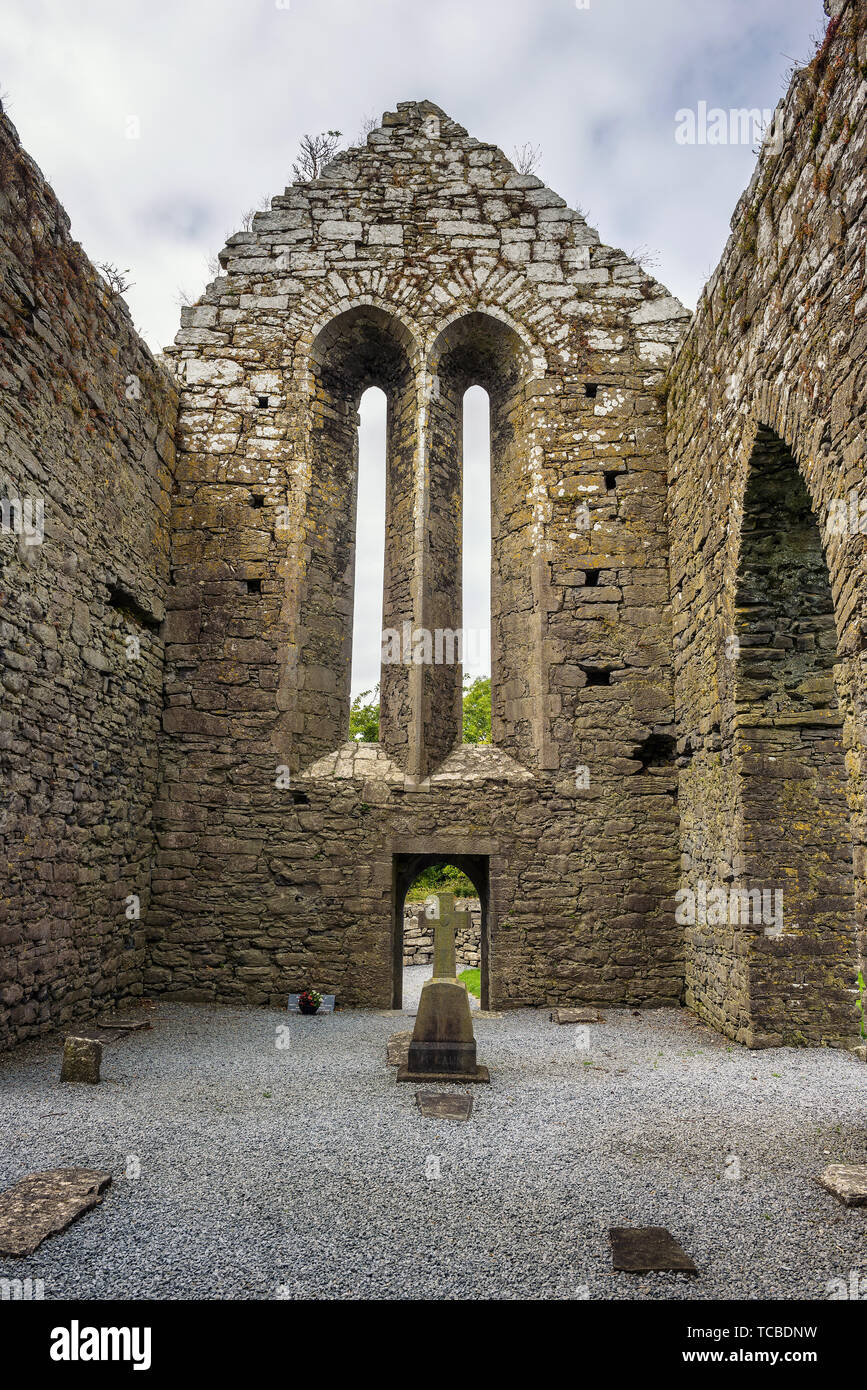 Corcomroe Abbey Ruinen und dem Friedhof in Irland Stockfoto