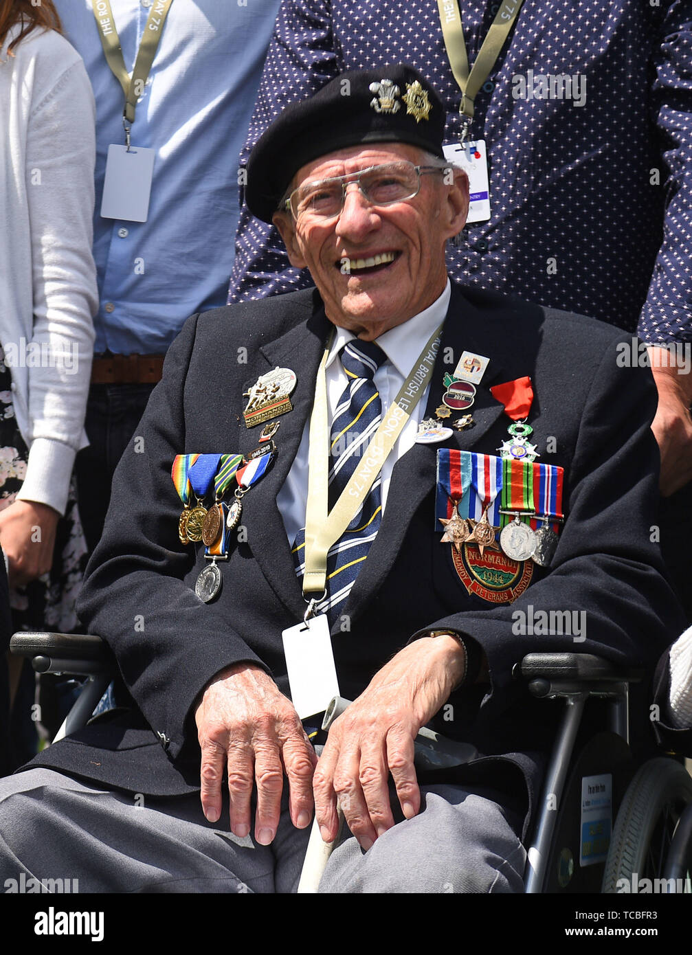 Allen Gullis am Commonwealth Kriegsgräber Kommission Cemtery in Bayeaux, Frankreich, im Rahmen der Gedenkfeiern zum 75. Jahrestag der D-Day Landungen. Stockfoto