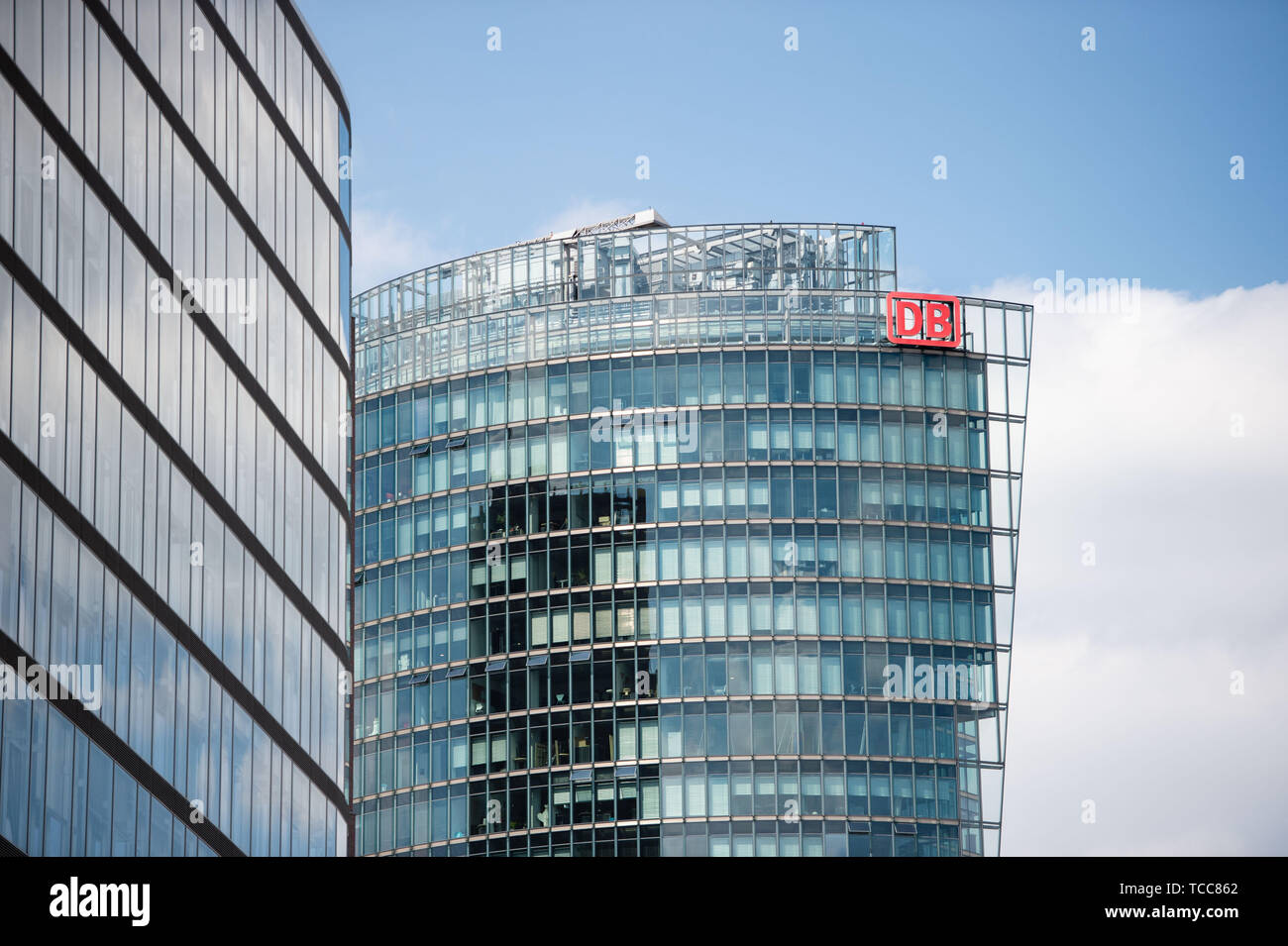 Berlin, Deutschland. 07 Juni, 2019. Der Hauptsitz der Deutschen Bahn am Potsdamer Platz. Credit: Lisa Ducret/dpa/Alamy leben Nachrichten Stockfoto