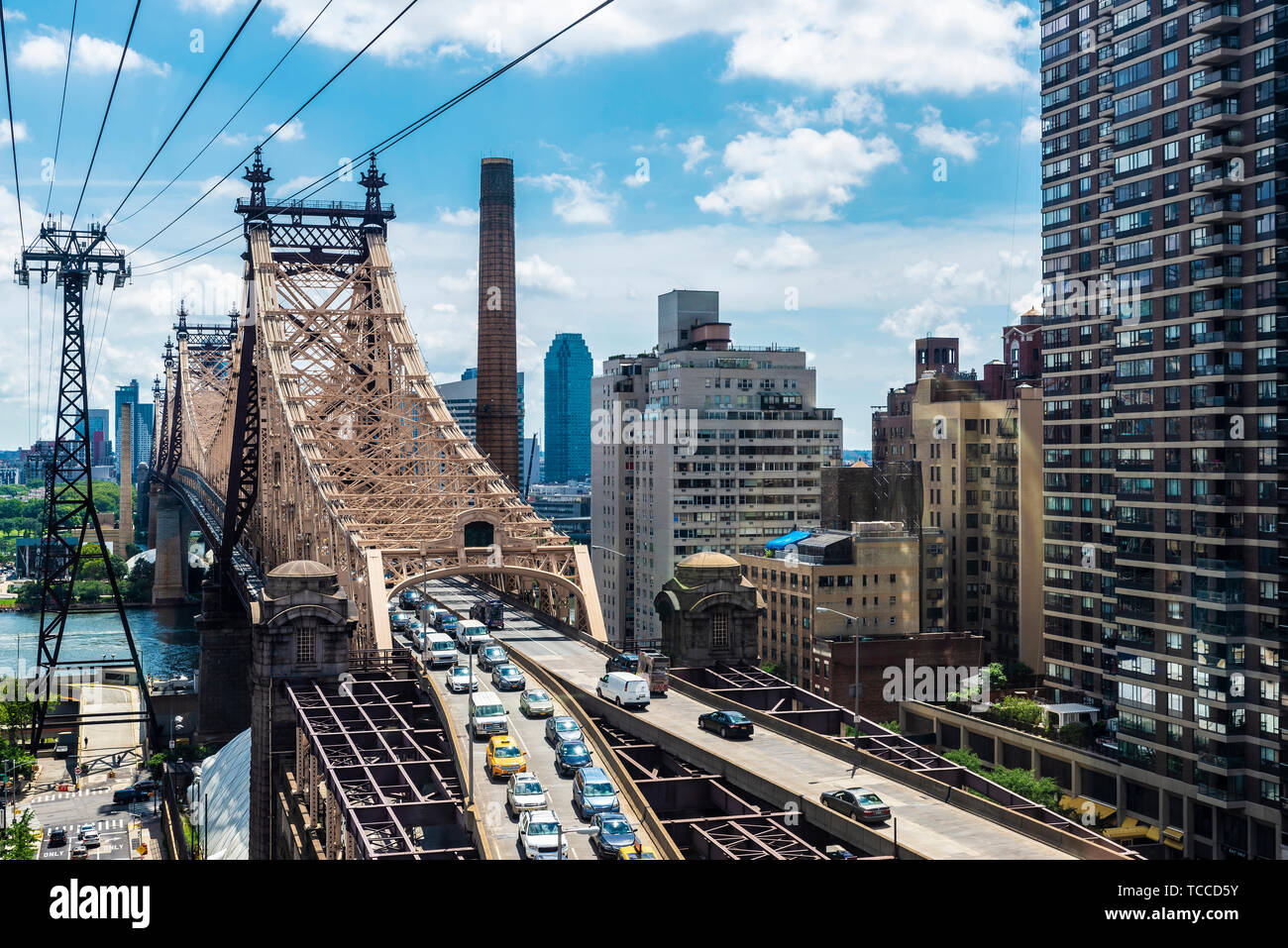 Blick auf den Ed Koch Queensboro Bridge, die auch als die 59th Street Bridge, mit dem Verkehr in Manhattan, New York City, USA Stockfoto