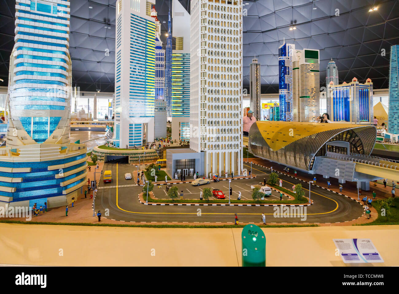 DUBAI, VAE, 09 Januar, 2019: Dubai World Trade Center Gebäude im Miniland von Legoland Stockfoto