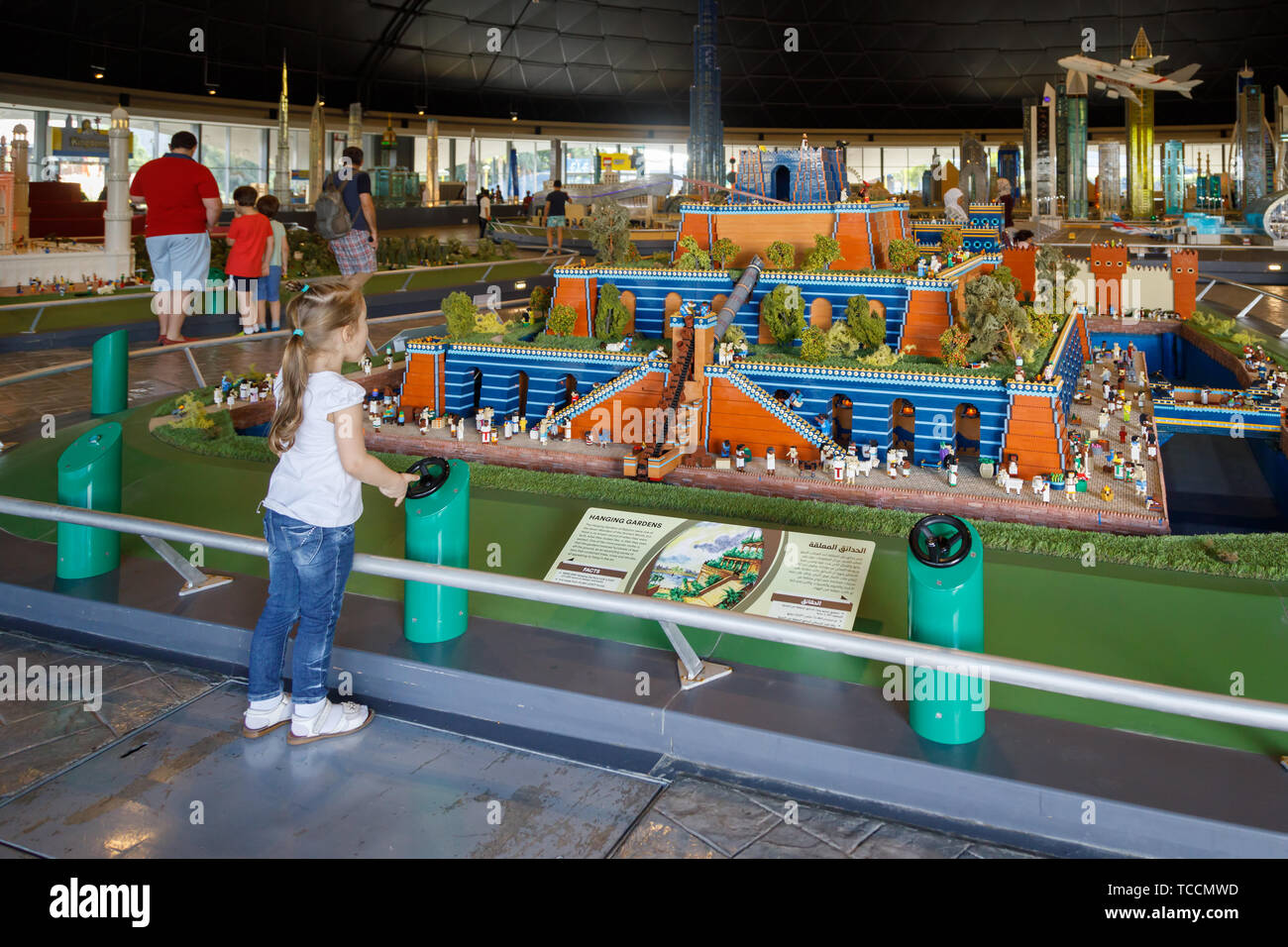 DUBAI, VAE, 09 Januar, 2019: Lego Miniatur der Hängenden Gärten von  Babylon, eines der Sieben Weltwunder der Antike im Miniland von Legoland  Stockfotografie - Alamy
