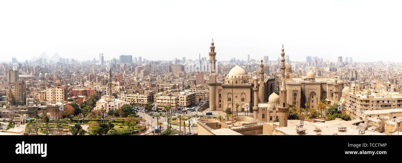 Panorama von Kairo, Aussicht auf Mosque-Madrassa der Sultan Hassan Stockfoto