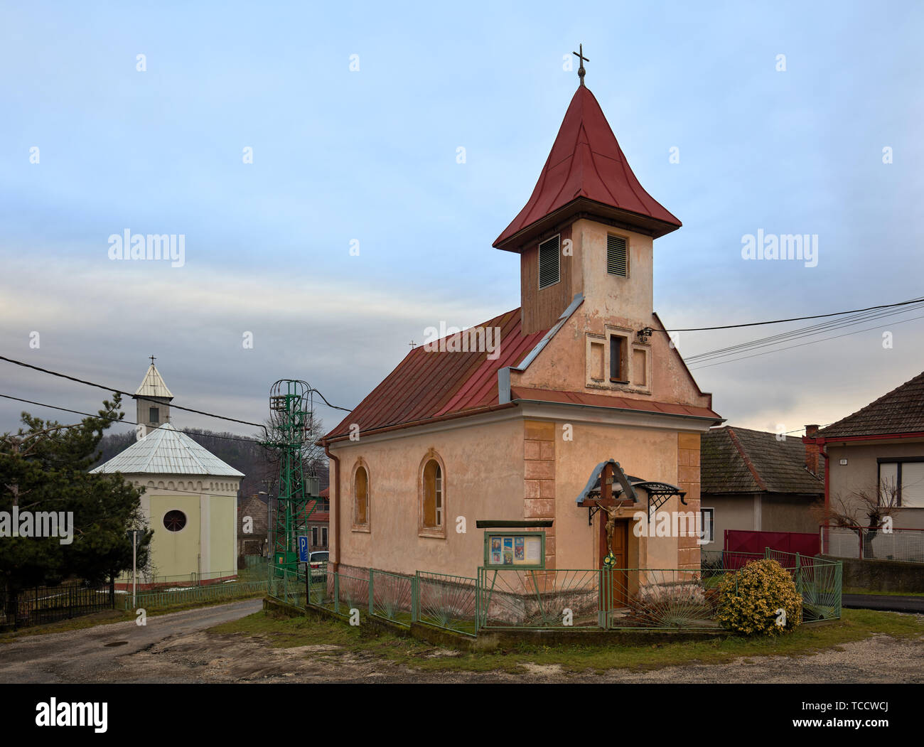 Zwei Kirchen in Nova Lehota, Slowakei Stockfoto