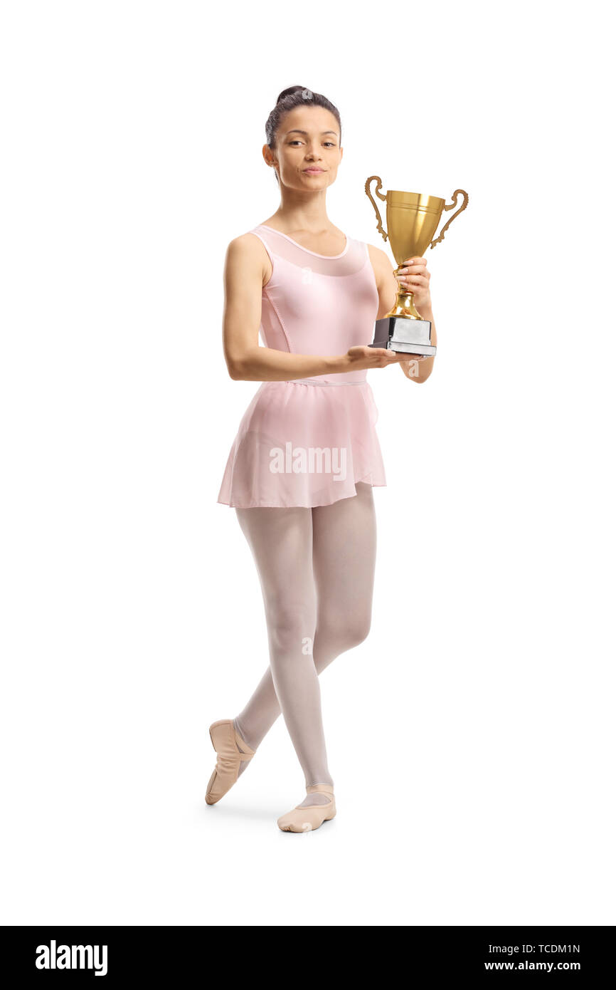 In voller Länge Porträt einer jungen Ballerina mit einem Gold trophy Cup auf weißem Hintergrund posiert Stockfoto
