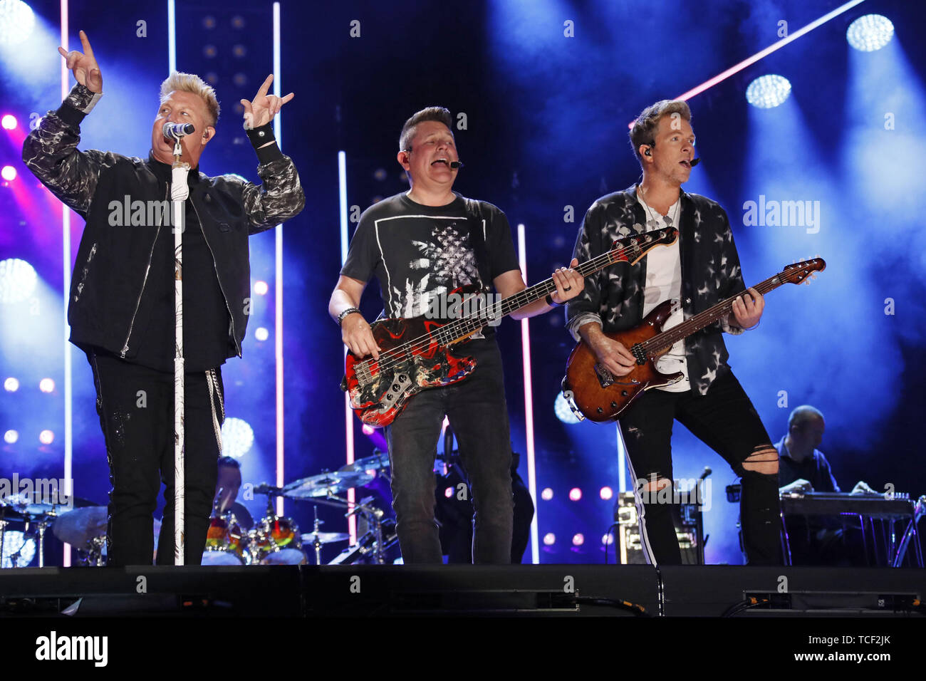 Juni 6, 2019 - Nashville, Tennessee, USA - 06. Juni 2019 - Nashville, Tennessee - Rascal Flatts. Gary LeVox. Joe Don Rooney. Jay DeMarcus. 2019 CMA Music Fest abendliches Konzert statt bei Nissan Stadium. Foto: Friedrich Breedon/AdMedia (Credit Bild: © Friedrich Breedon/AdMedia über ZUMA Draht) Stockfoto