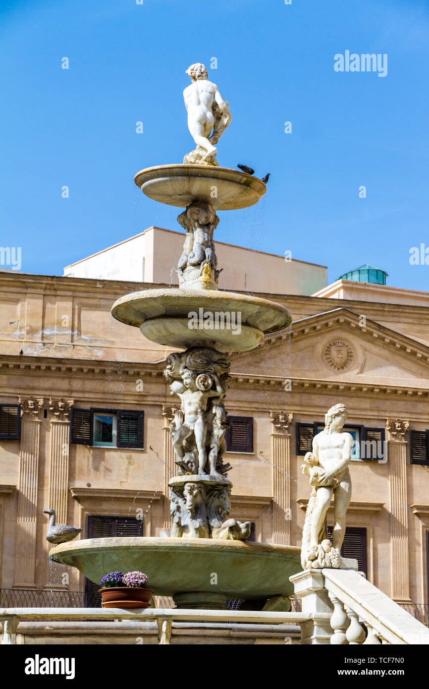 Die Praetorian Brunnen (Italienisch: Fontana Pretoria) (1554) ist ein Monumentaler Brunnen von Palermo, Sizilien Stockfoto