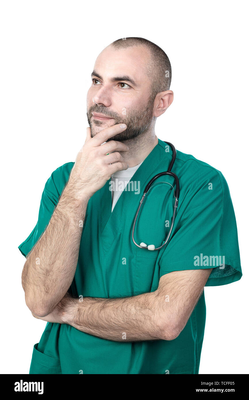 Porträt eines Denkens Arzt tragen typische grüne Arbeitskleidung. Stockfoto