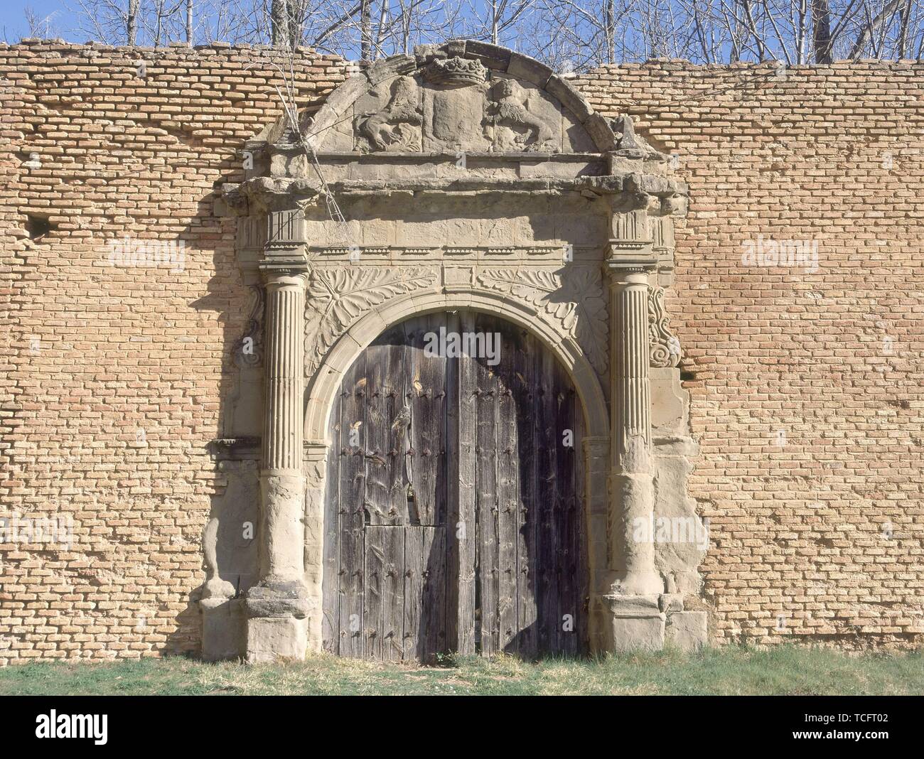 MONASTERIO ALTO - PUERTA DE LOS JARDINES DE LA CASA ABACIAL S XVIII. Lage: MONASTERIO DE SAN JUAN DE LA PEÑA. BOTAYA. HUESCA. Spanien. Stockfoto