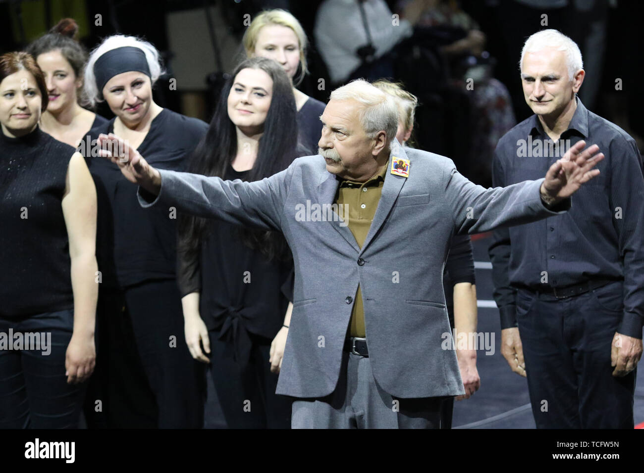 Danzig, Polen. 6. Juni, 2019 berühmte polnische Schauspieler Jerzy Stuhr spielen Lech Walesa Rolle ist in der Shakespeare Theatre in Danzig gesehen. Die Walesa in Kolonos (Walesa w Kolonos) spielen, indem sie sich auf mythologische Figuren, die De-facto-tragische Leben, der historische Führer der Solidaritätsbewegung - Lech Walesa zeigt. © vadim Pacajev/Alamy leben Nachrichten Stockfoto