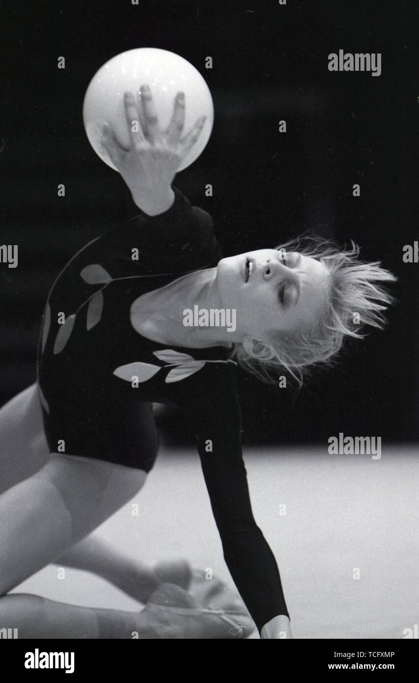 Rhythmische Gymnastik Gymnast konkurrieren in 1990 Foto von Tony Henshaw Stockfoto