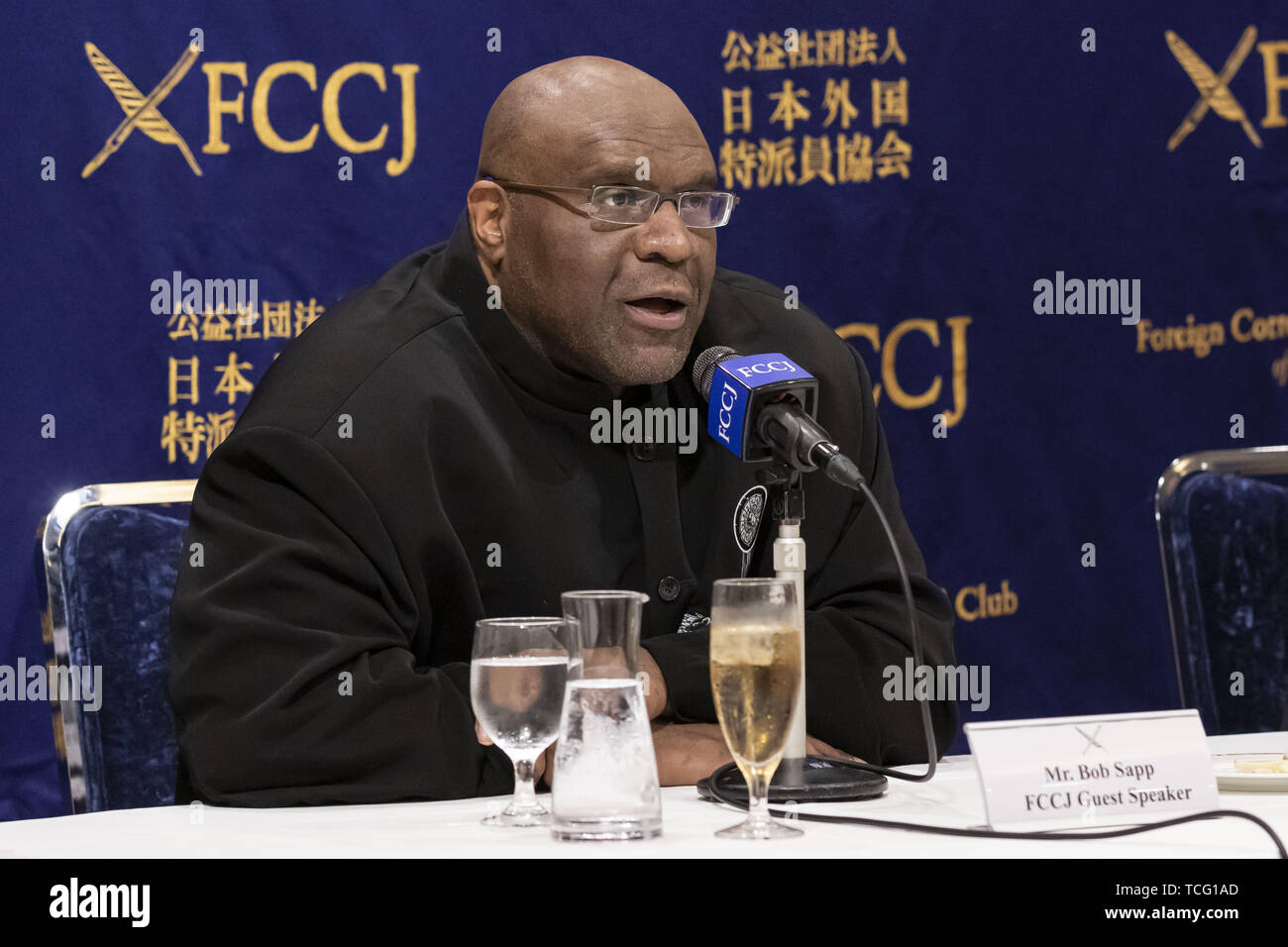 Tokio, Japan. 7. Juni 2019. American pro Fighter und Schauspieler Bob Sapp spricht während einer Pressekonferenz an der ausländischen Korrespondenten "Club für Japan in der Innenstadt von Tokio. Sapp, der auch ein ehemaliger amerikanischer NFL player, WWE Wrestler Professional und Weltmeister Kick Boxer besucht der Verein seine Meinungen über die japanische TV-Industrie als Ausländer Berühmtheit in Japan zu teilen. Als Schauspieler war er in mehreren Filmen, darunter "Conan der Barbar" und mit Adam Sandler in "Kredit die längste Yard': Rodrigo Reyes Marin/ZUMA Draht/Alamy leben Nachrichten Stockfoto