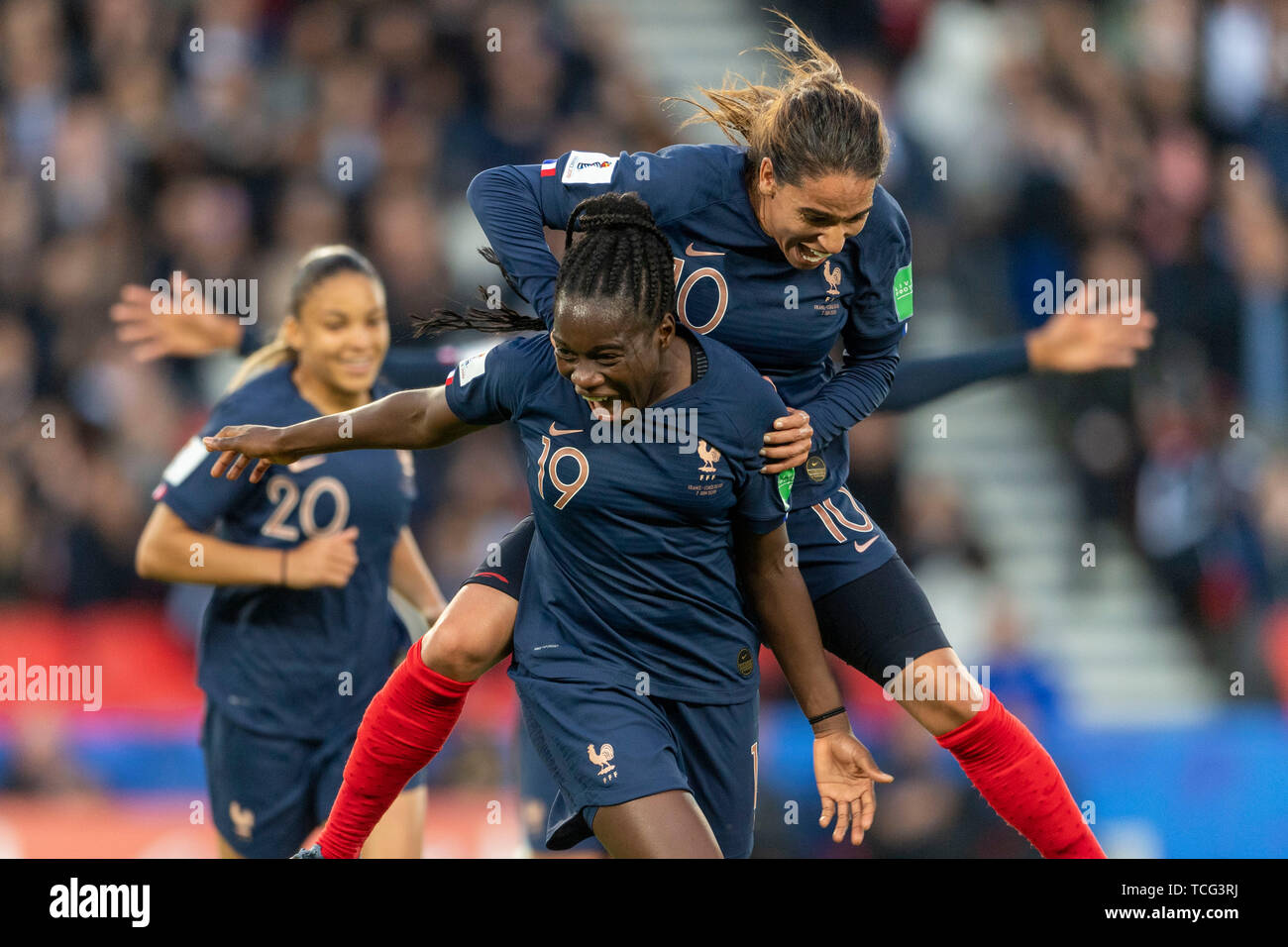 Paris, Frankreich. 7. Juni 2019. Bathy griedge Mbock (Frankreich) feiern das Ziel durch die VAR abgebrochen Abseits während der FIFA Frauen-WM Frankreich 2019 Gruppe eine Übereinstimmung zwischen Frankreich 4-0 Südkorea im Parc des Princes in Paris, Frankreich, 7. Juni 2019. Credit: Maurizio Borsari/LBA/Alamy leben Nachrichten Stockfoto